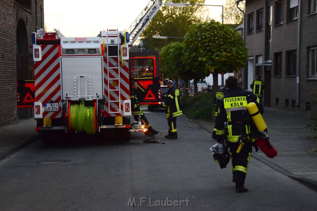 Feuer 2 Vollbrand Reihenhaus Roggendorf Berrischstr P246.JPG - Miklos Laubert